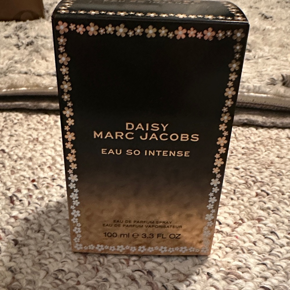 Marc Jacobs Daisy Eau So Intense Eau de Parfum spray 3.3 oz NIB